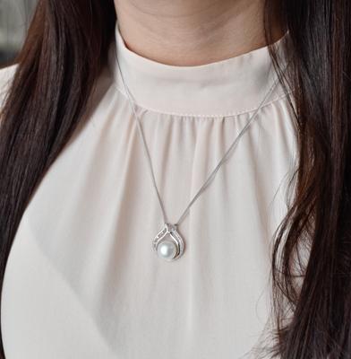 Perlový náhrdelník s retiazkou z pravých riečnych periel biely 22011.1